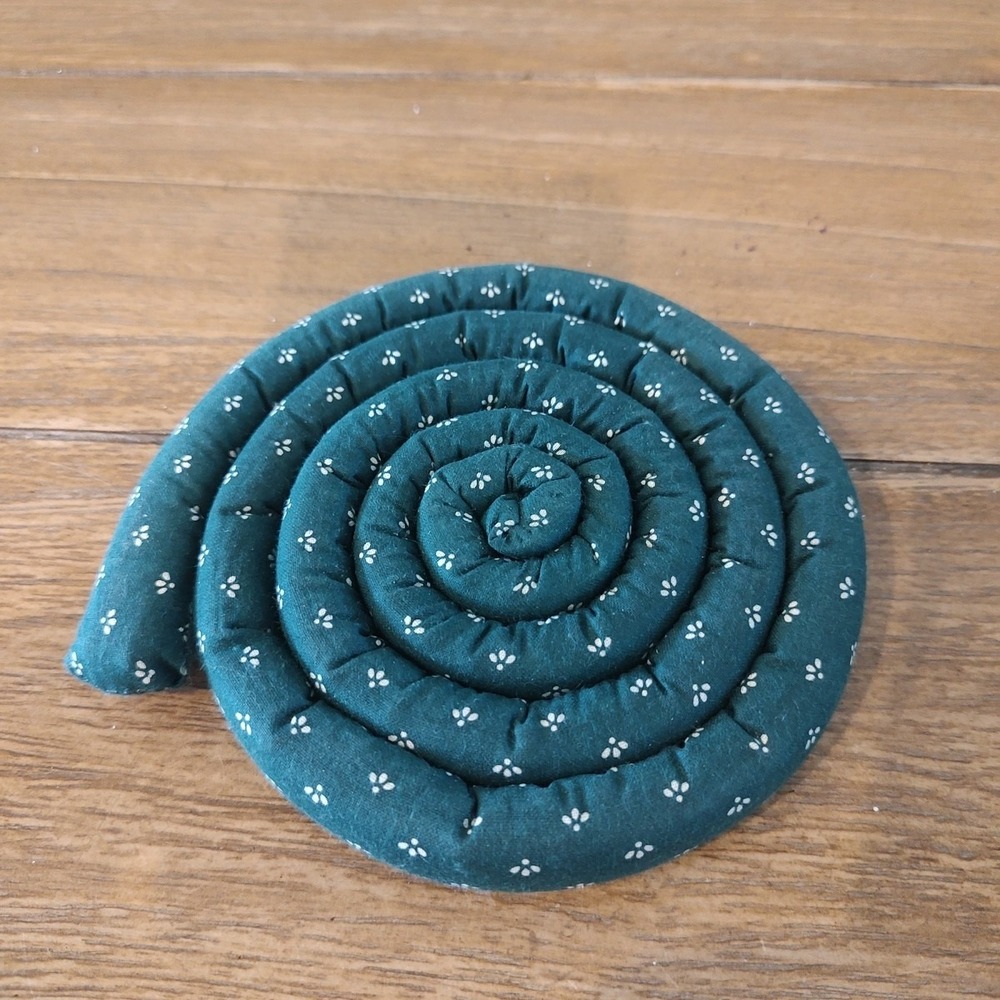 Vintage Weighted hot‎ plate holder Green Cottage Farm Core Holiday Nostalgia